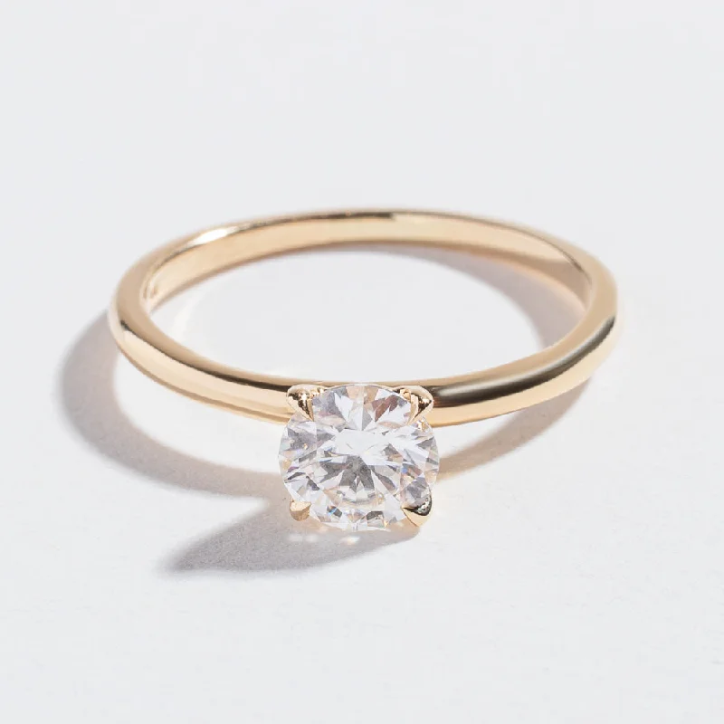 CLASSIC SOLITAIRE ENGAGEMENT RING | 14K GOLD & MOISSANITE