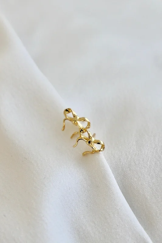 GOLDEN BOW STUDS