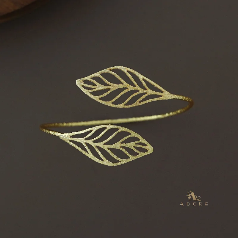 Hesita Golden Dual Leaf Bangle